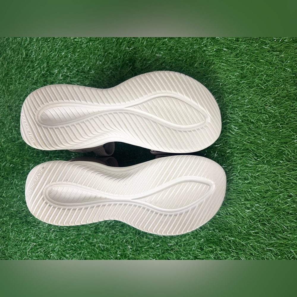 WOMEN'S
Skechers Slip-ins: Ultra Flex 3.0 - Never Better Size 8
Color - Mocha - Picture 6 of 8